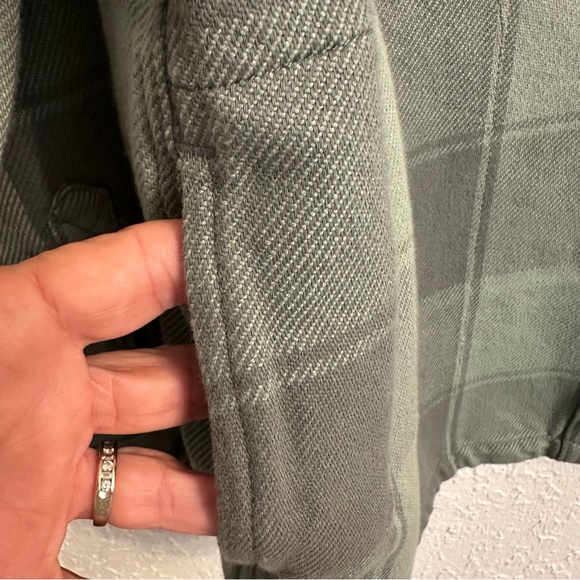 Carhartt Women's Loose Fit Twill Shirt Jac in green plaid Sz M - Picture 7 of 8